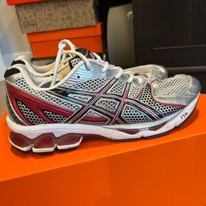 ASICS Gel Kayano 15 Men's Silver and Red Running Shoes
Size 9.5